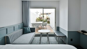 In-room safe, individually decorated, desk, laptop workspace - Lequ Okinawa Chatan Spa & Resort (Chatan)