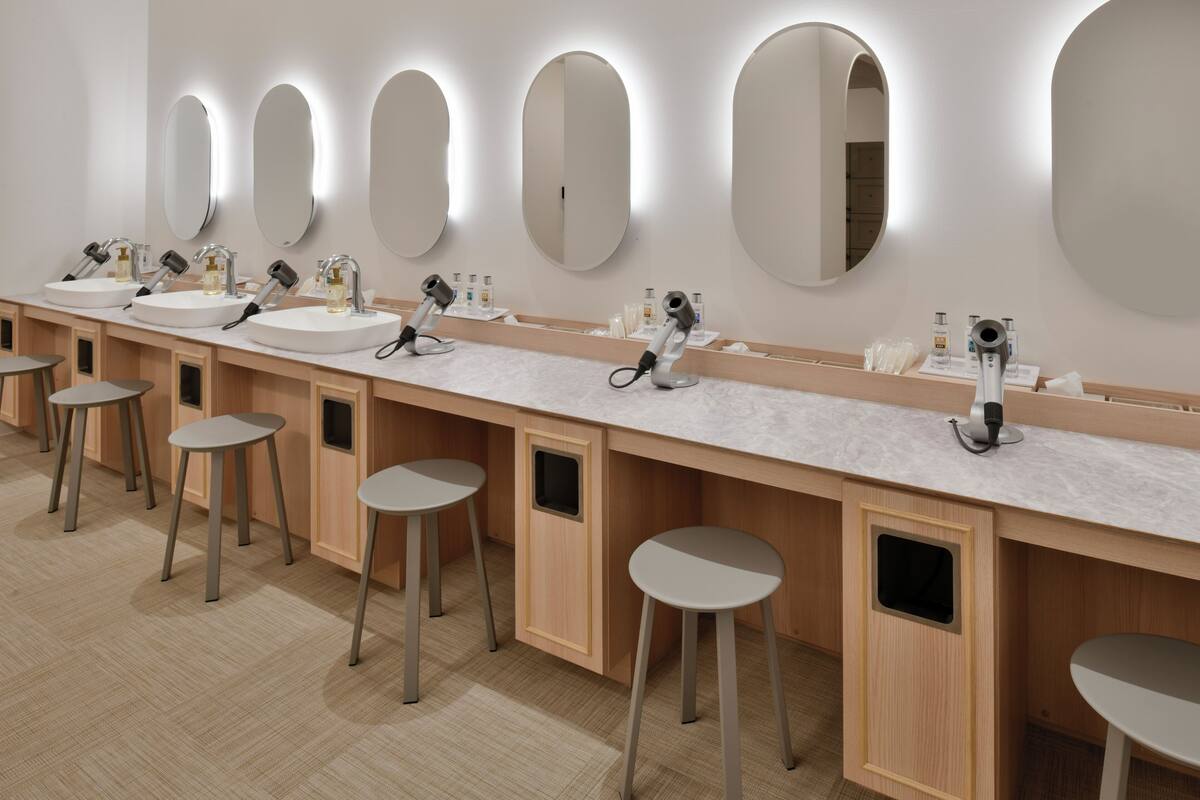 2 treatment rooms, massages