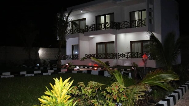 Front of property - evening/night - Minah's Bungalows (Nungwi)