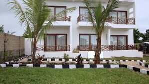 Front of property - Minah's Bungalows (Nungwi)
