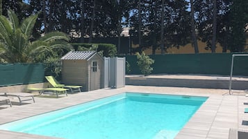 Piscina all'aperto, una piscina riscaldata