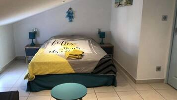 4 camere, una scrivania, ferro/asse da stiro, culla da viaggio