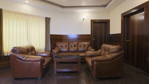 Lobby sitting area - Kemp's Cave (Ootacamund)