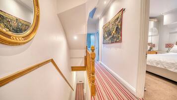 3 bedrooms, in-room safe, desk, iron/ironing board