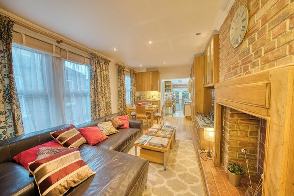 Smart TV, fireplace, books, printers