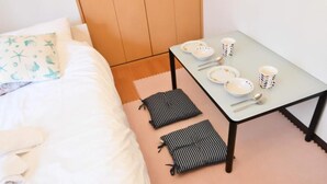 标准房 | 办公桌、笔记本电脑工作区、遮光窗帘、隔音
