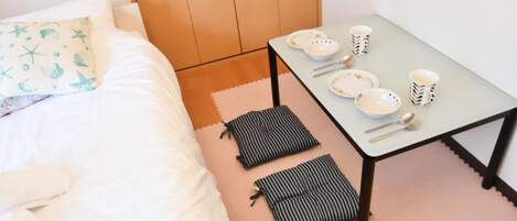 Standard-huone | Työpöytä, kannettavalle tietokoneelle sopiva työtila, pimennysverhot