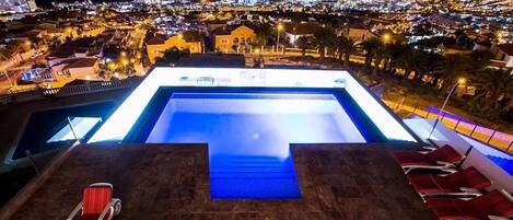 Piscine extérieure, piscine chauffée