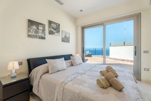 4 bedrooms, in-room safe, iron/ironing board, travel cot