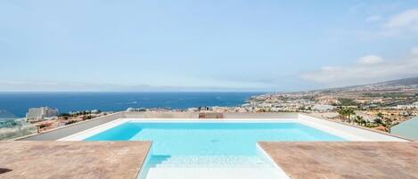 Piscine extérieure, piscine chauffée