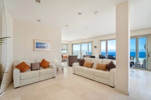 Smart TV, ping pong, video library - Heated Pool, Elevator, Gym, Sauna, Jacuzzi, Air Con - ALL included in the price (Costa Adeje)