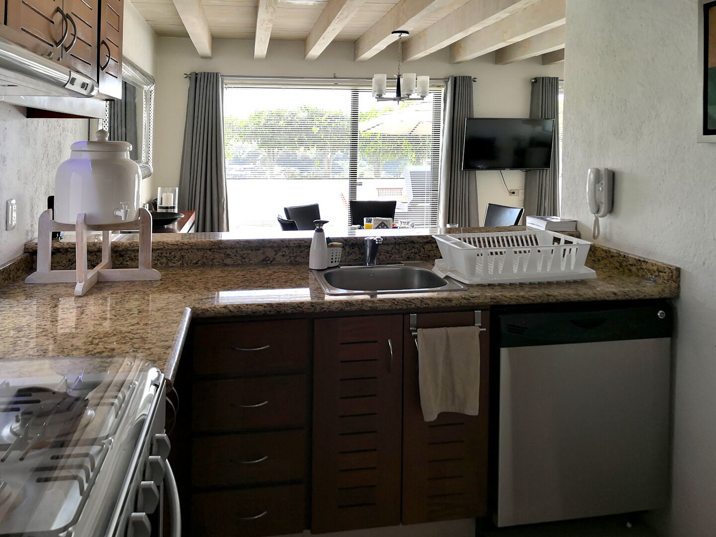 雪櫃、微波爐、焗爐、爐具