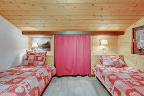1 bedroom, free WiFi - CHARMING APT. AT THE BOTTOM OF PLENEY SLOPES (MORZINE)
