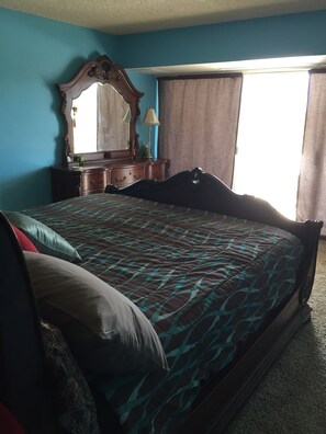 2 bedrooms, desk, free WiFi, bed sheets - Pikes Peak & Incline Views (Colorado Springs)