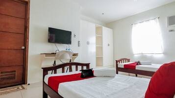 Habitación con 2 camas individuales | Escritorio, wifi gratis y ropa de cama