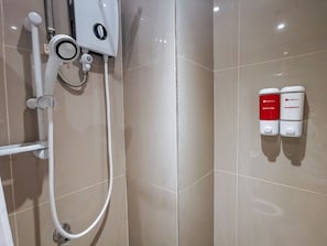 Twin Room | Bathroom shower