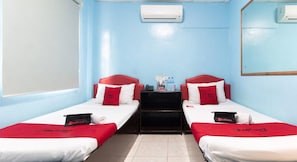 Chambre avec lits jumeaux | Bureau, Wi-Fi gratuit