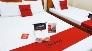 Triple Room | Desk, free WiFi - RedDoorz near Talisay District Hospital (Talisay)