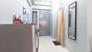 Double Room - RedDoorz @ Sunfields Lipa Batangas (Lipa)