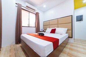 Double Room | Desk, free WiFi - RedDoorz Plus @ JNV Dream Hotel Subic Zambales (Subic)