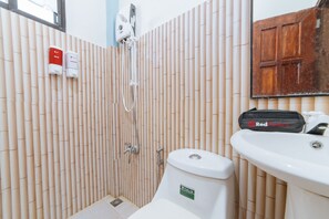 Shower, free toiletries, towels