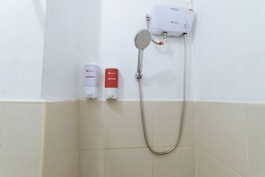 Double Room | Desk, free WiFi - RedDoorz @ Kassel North Caloocan (Caloocan)