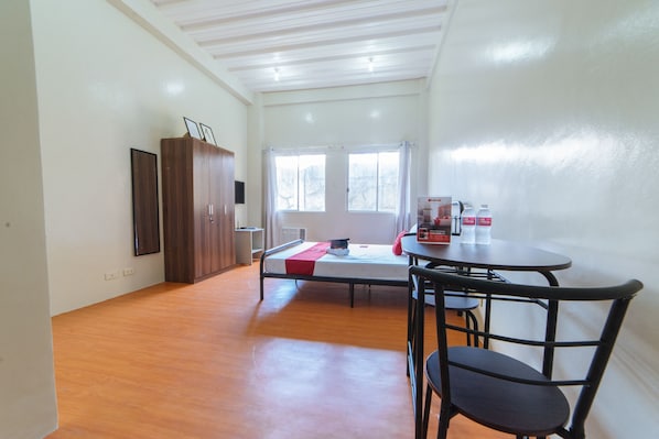 Double Room | Desk, free WiFi