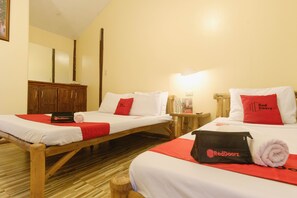 Phòng đôi Deluxe | Bàn, khu vực làm việc phù hợp cho laptop 