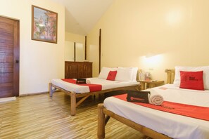 Phòng đôi Deluxe | Bàn, khu vực làm việc phù hợp cho laptop 