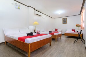 Family Room | Desk, free WiFi - RedDoorz @ Governors Drive Coron (Coron)