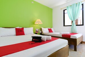 Quadruple Room | Desk, free WiFi - RedDoorz @ Governors Drive Coron (Coron)