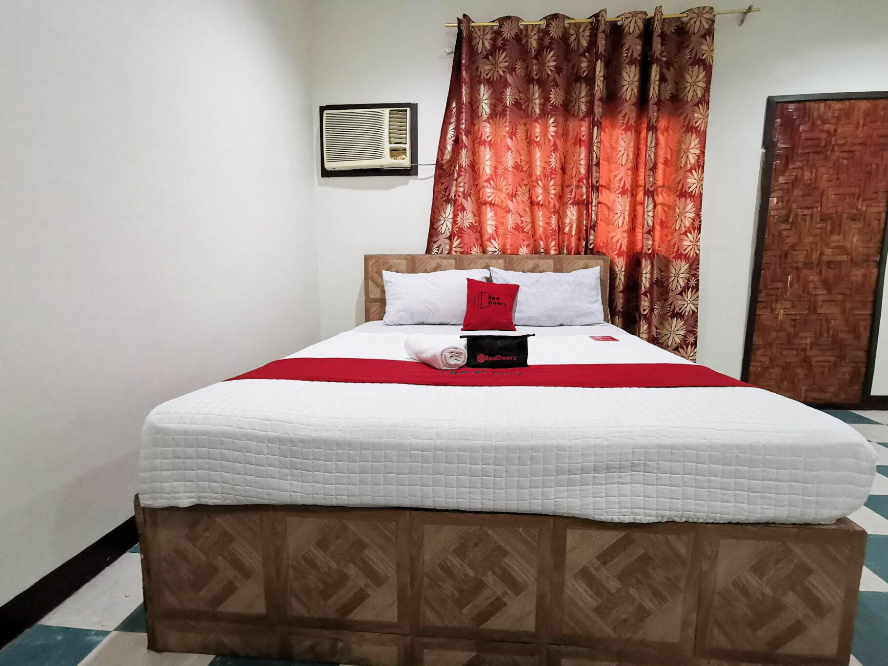 double room | desk, free wifi, bed sheets