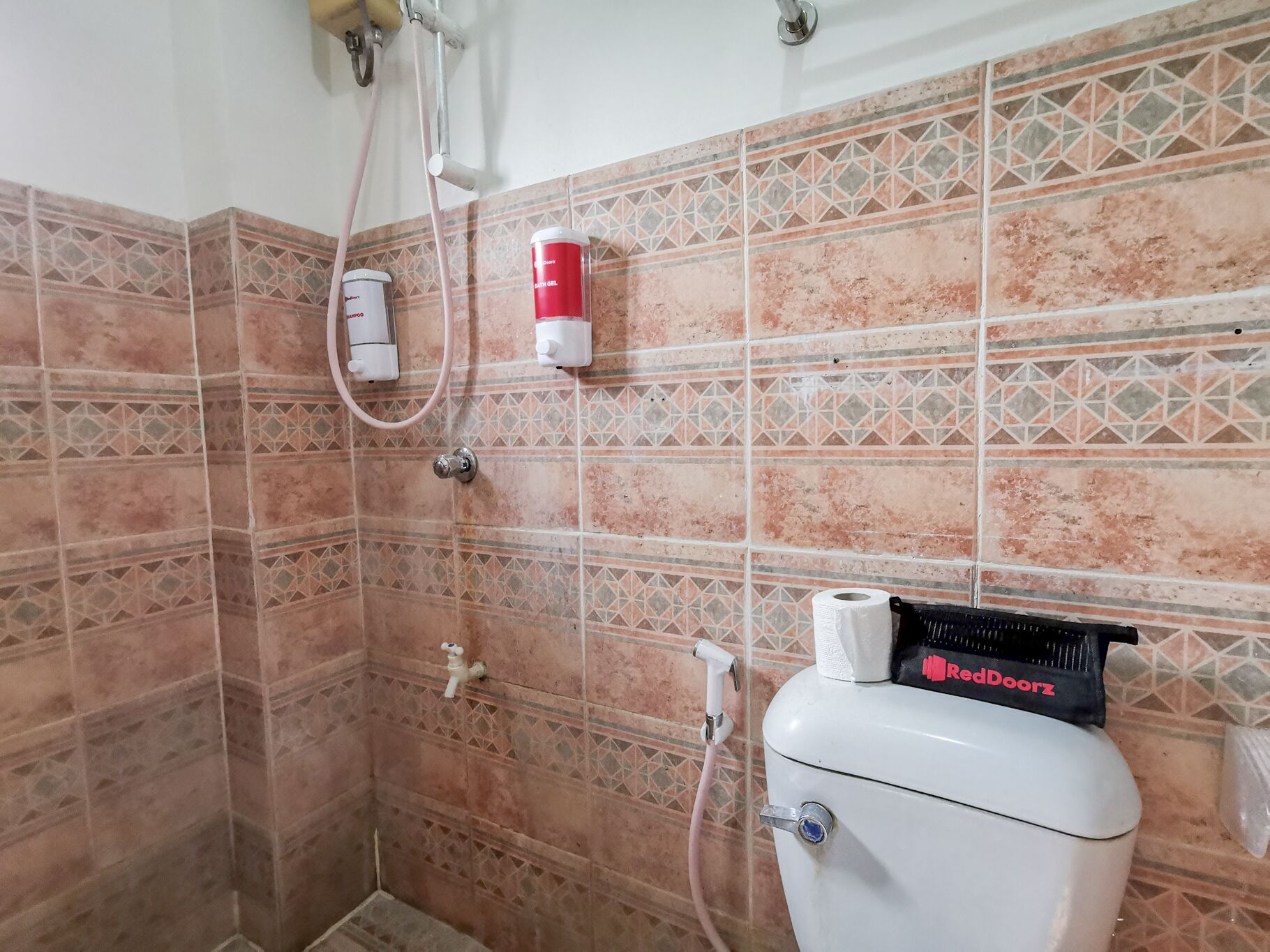 shower, free toiletries, towels