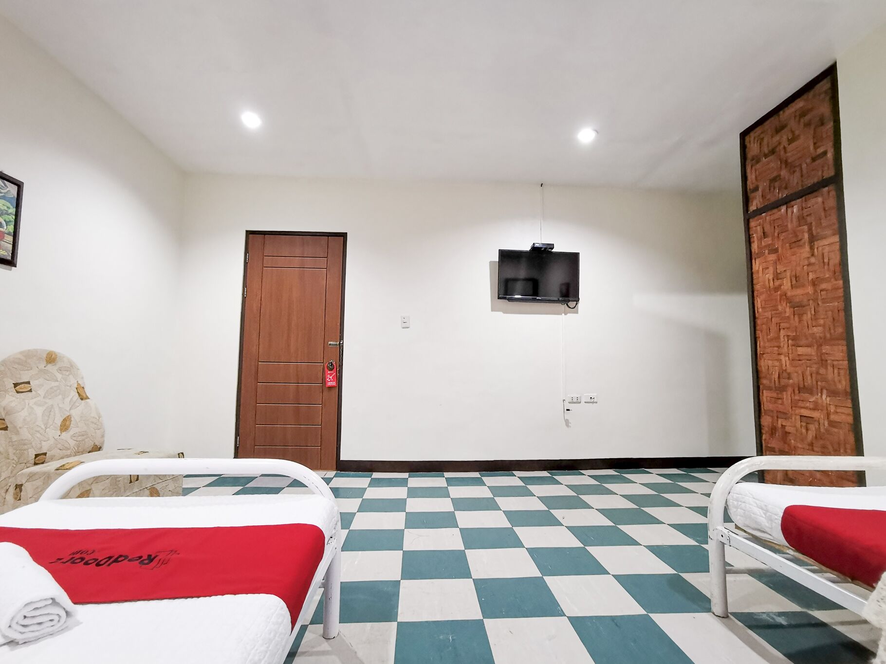 twin room | desk, free wifi, bed sheets