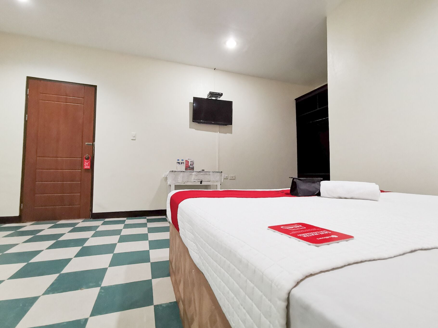 double room | desk, free wifi, bed sheets