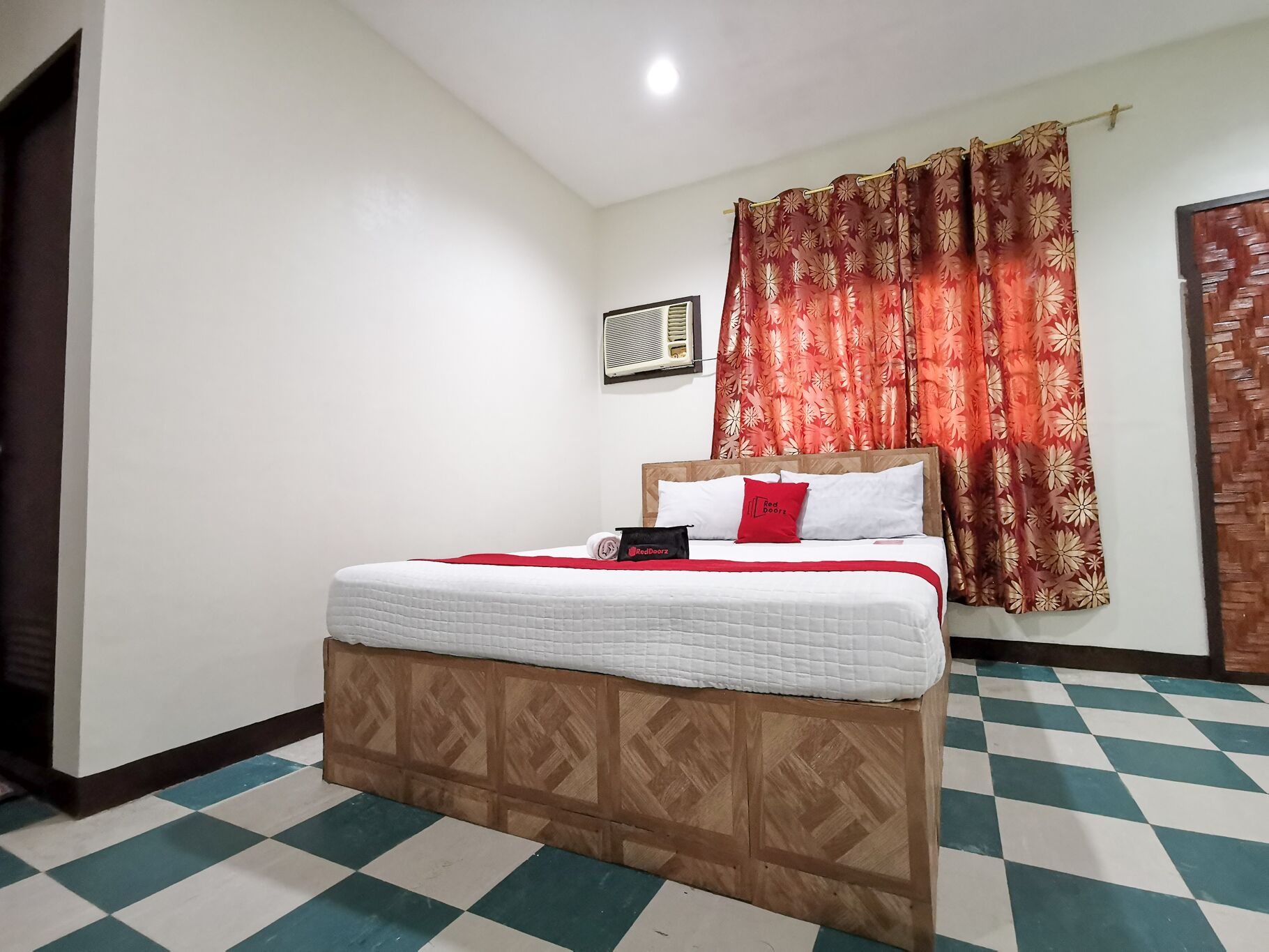 double room | desk, free wifi, bed sheets