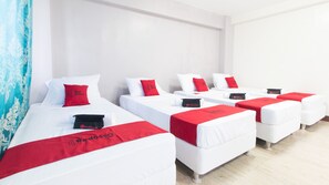 Habitación cuádruple | Escritorio y wifi gratis 