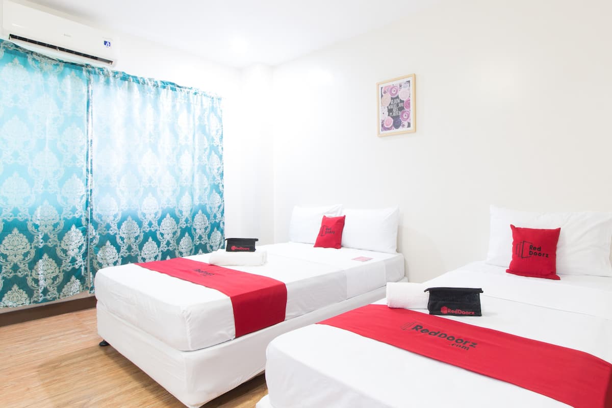 Deluxe Room | Desk, free WiFi