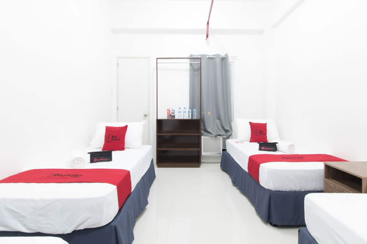 Kamar Quadruple | Meja kerja dan Wi-Fi gratis