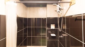 Shower, free toiletries, towels - RedDoorz Plus @ Taft North Mandurriao (Iloilo)