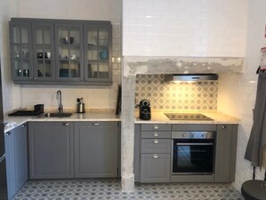 Full-size fridge, oven, stovetop, toaster - Be Lisbon Residence Marquês (Lisbon)