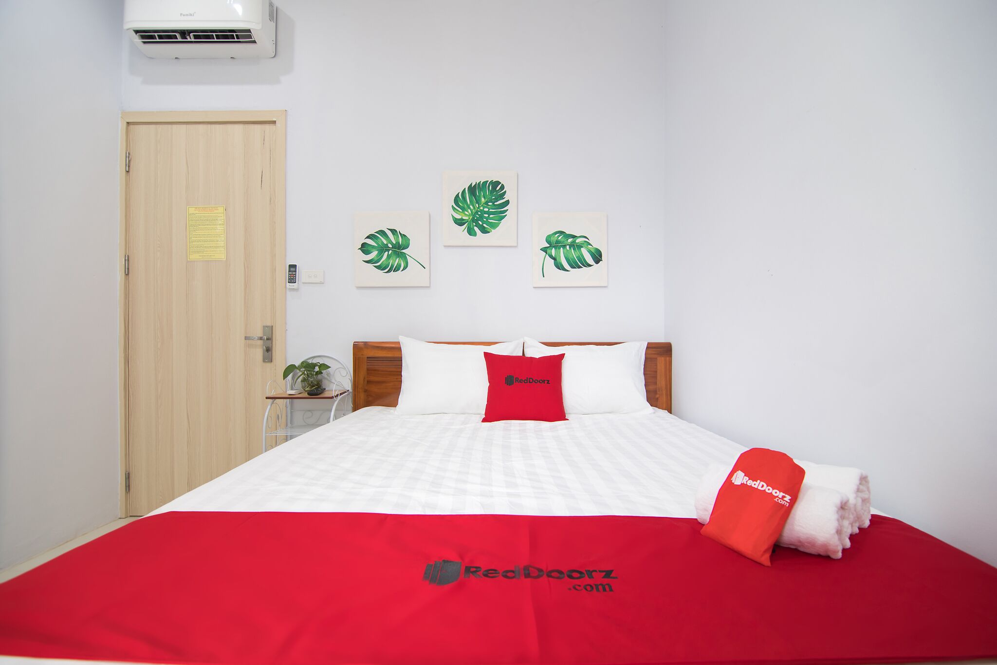 So sánh RedDoorz Trúc Bạch với các lựa chọn lưu trú khác trong khu vực