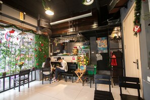 Bar (on property) - RedDoorz near Truc Bach Lake (Hanoi)