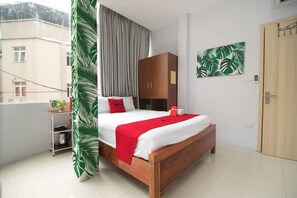 Deluxe Room | Desk, free WiFi - RedDoorz near Truc Bach Lake (Hanoi)