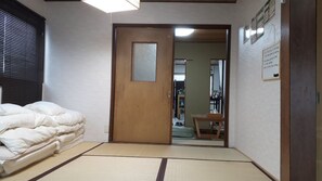 غرفة ديلوكس بسريرين منفصلين - لغير المدخنين | ميني بار وواي فاي مجانًا وملاءات أسرّة