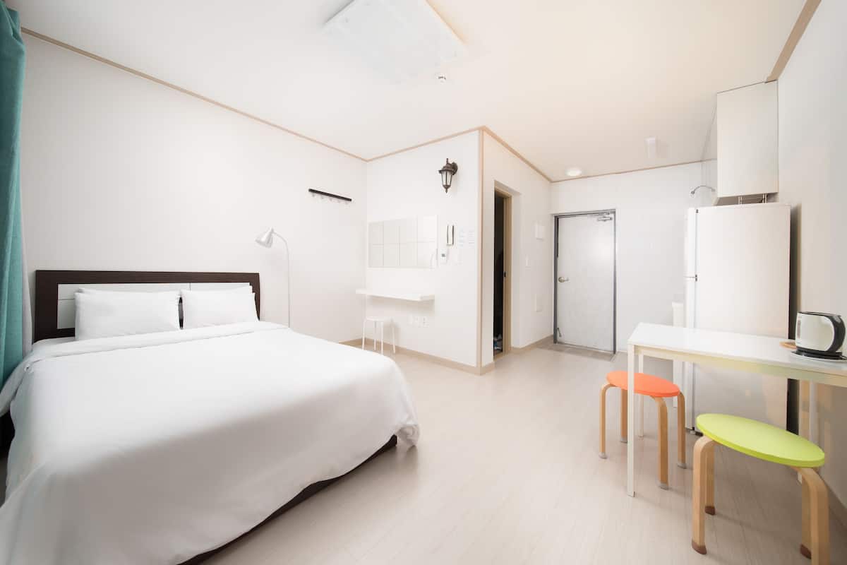 1 bedroom, soundproofing, free WiFi