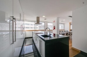 Full-size fridge, microwave, oven, cookware/dishes/utensils