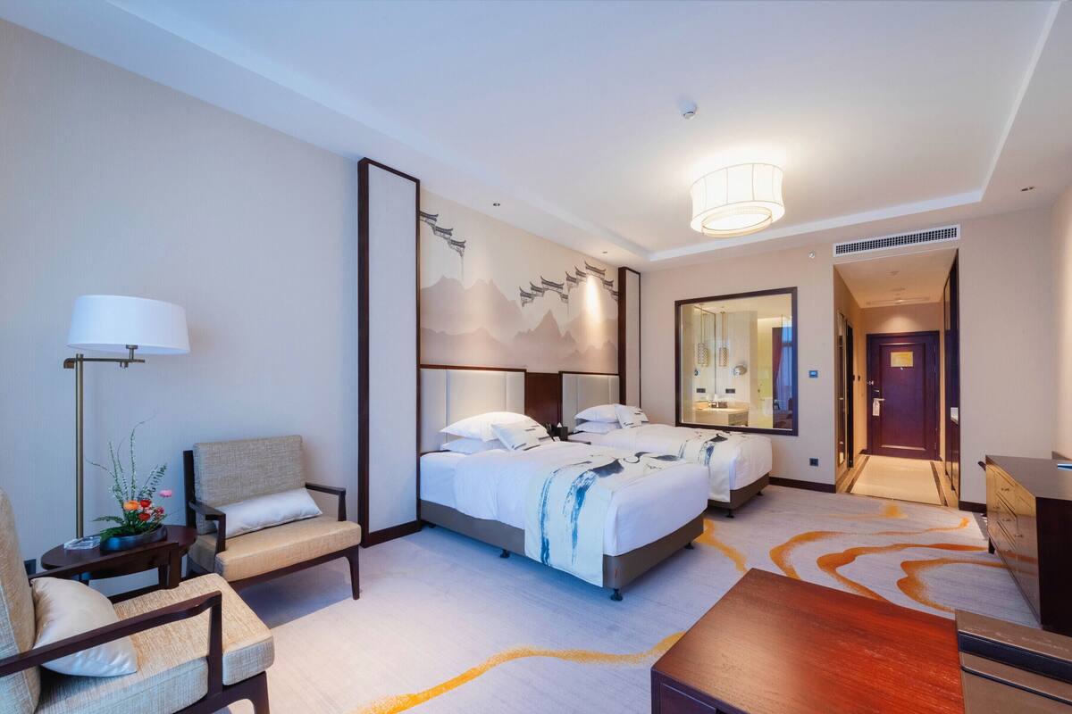 Minibar, in-room safe, desk, blackout curtains