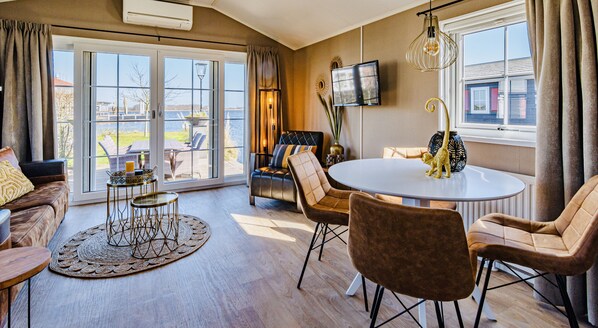 Panoramic Chalet | Individually decorated, individually furnished, iron/ironing board