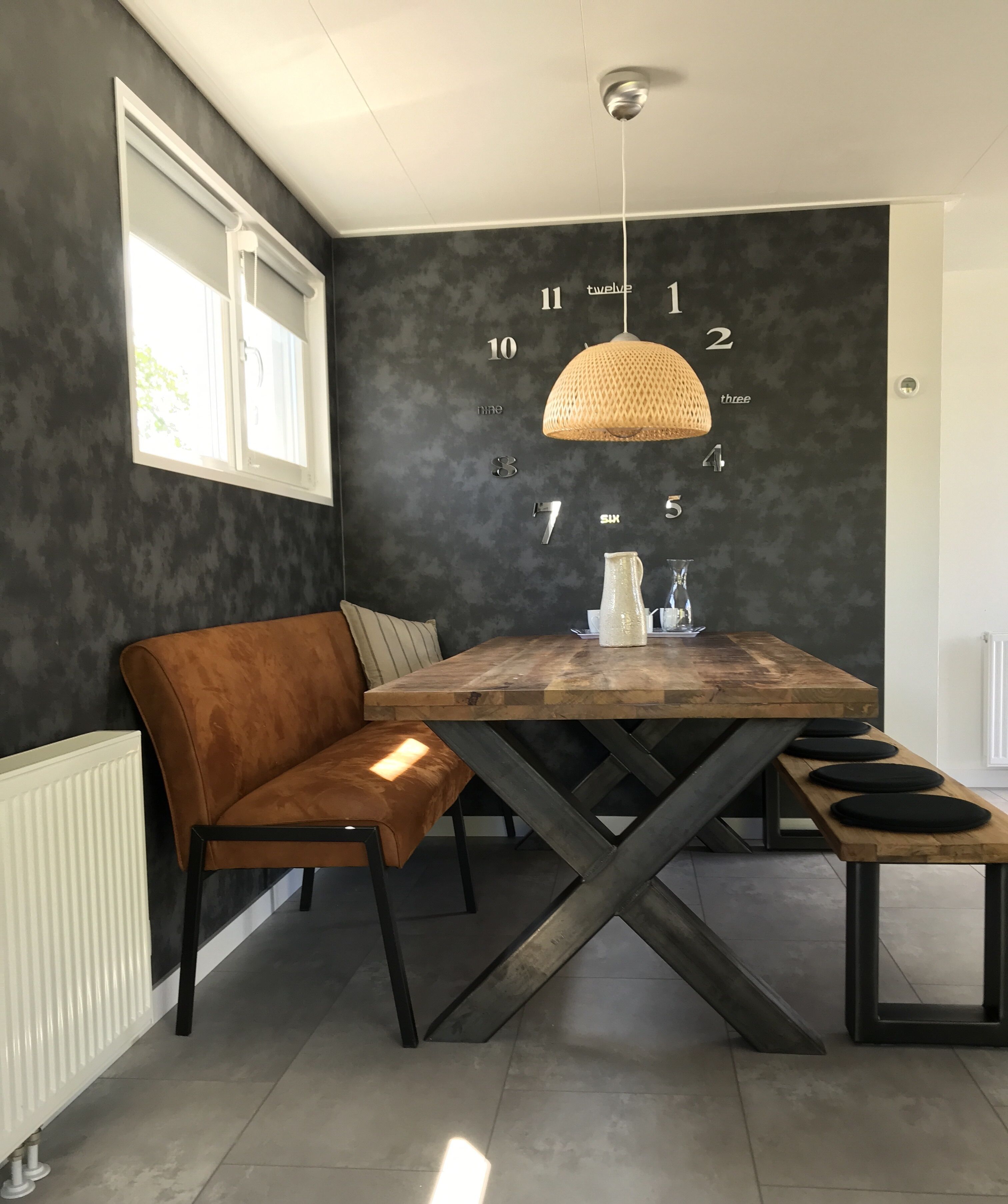 Grand chalet | Woonkamer | Een 32-inch flatscreentelevisie met digitale zenders en een televisie